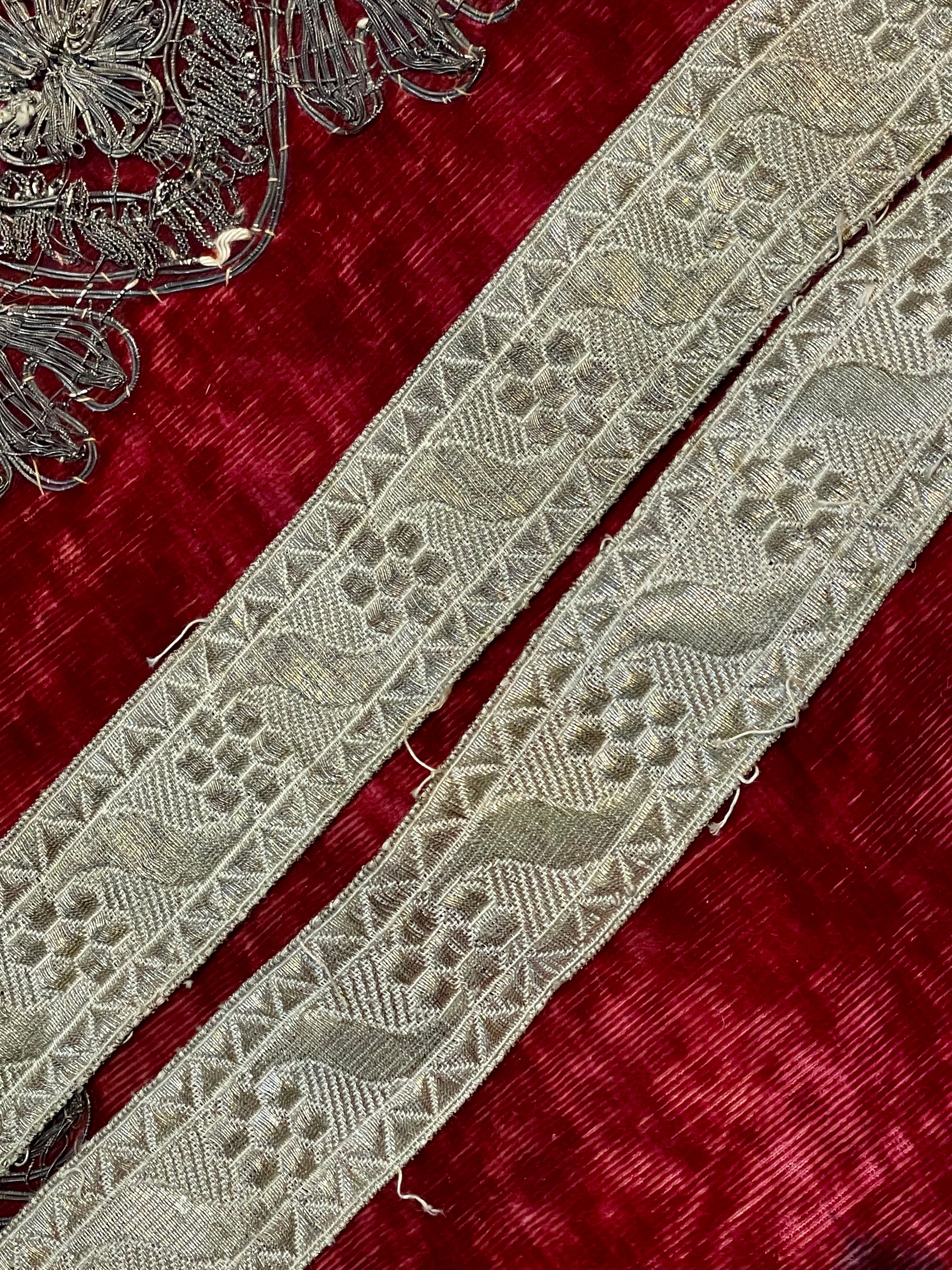 76 cm Antique Silver Metallic Trim