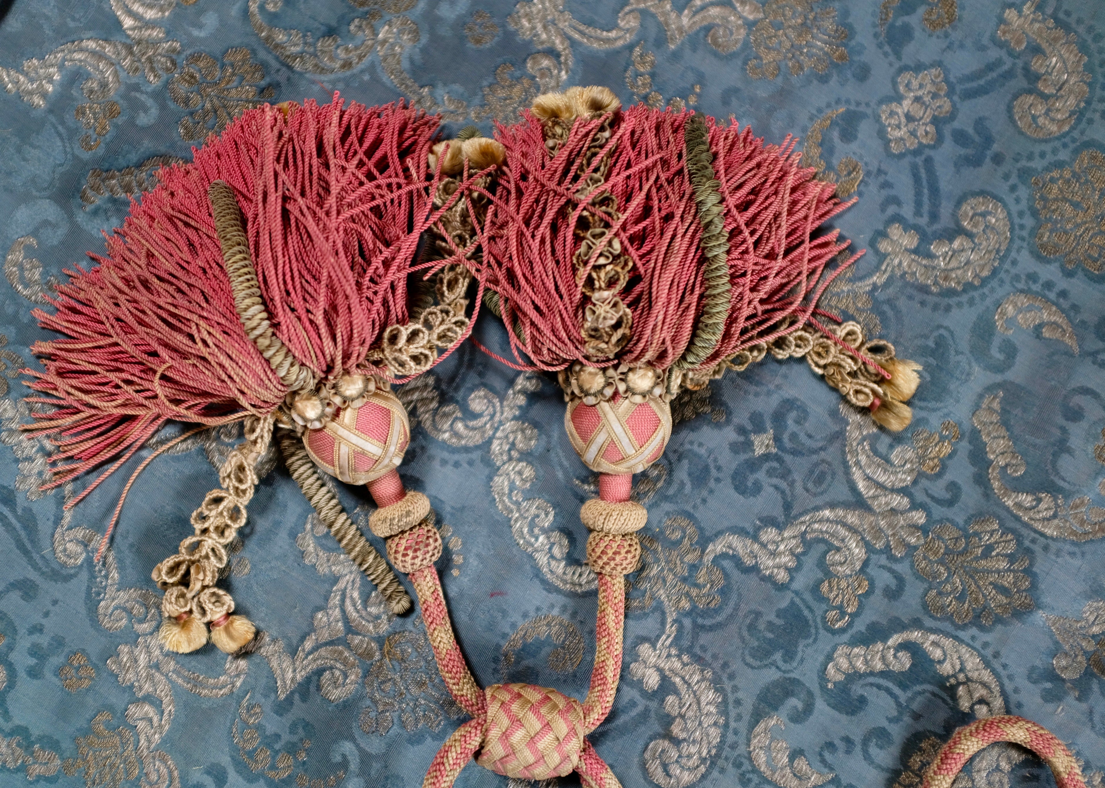 Large Antique Tassel Silk Rope Tieback 17th Century Venetian Passement –  Decor Antiquaire