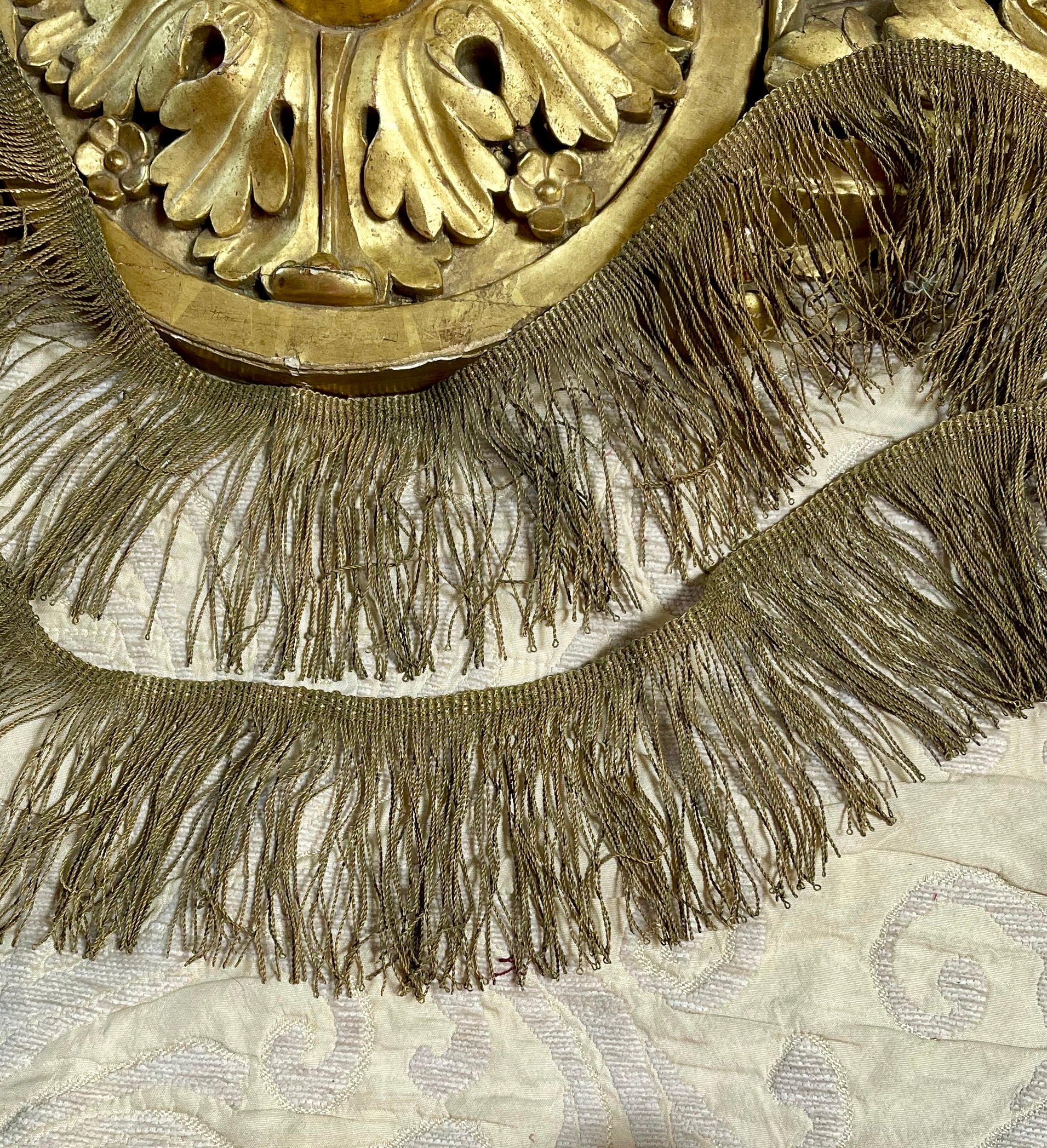 18th Century Metallic Gold Trim        S4022