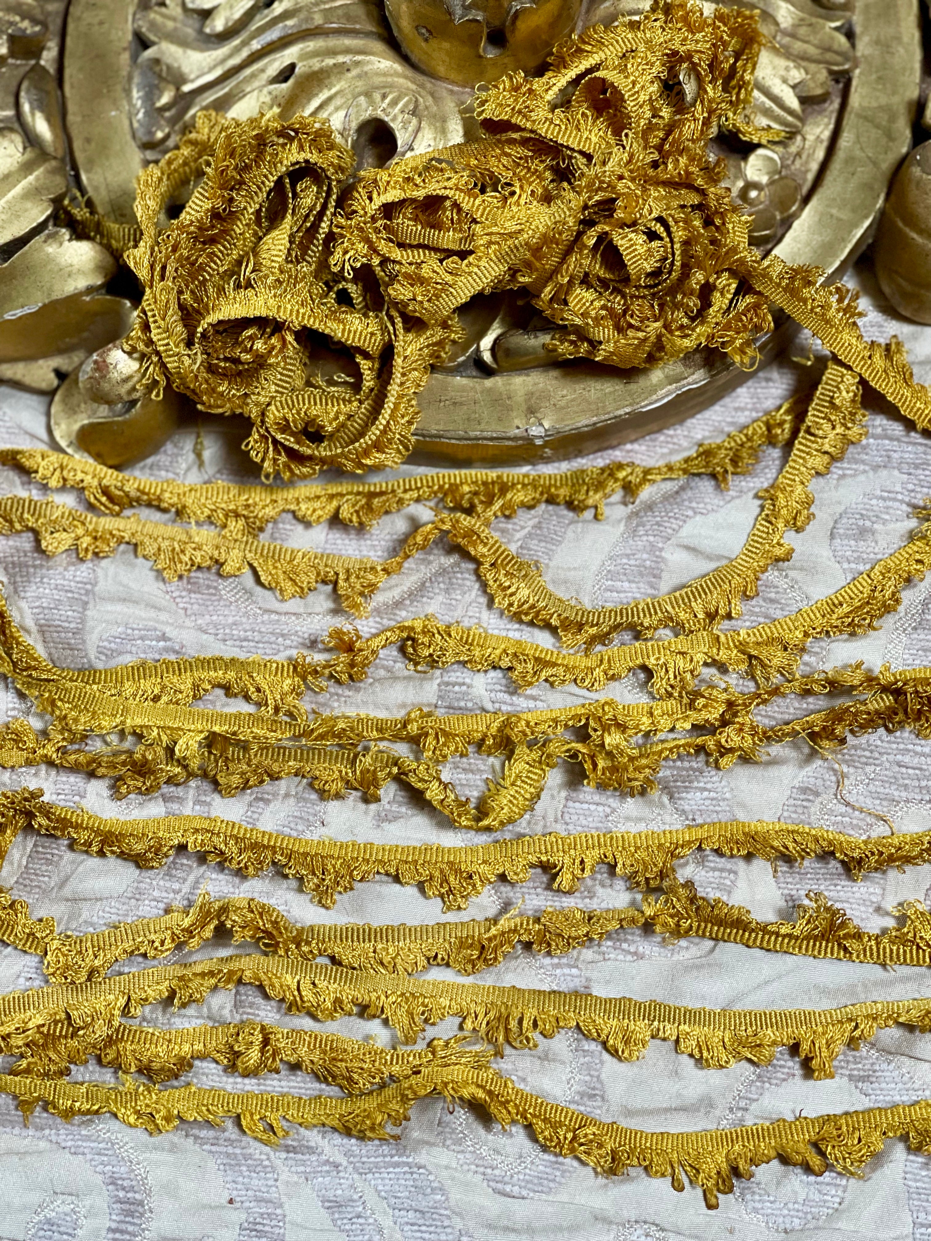 Antique Gold Silk Trimming       S4051