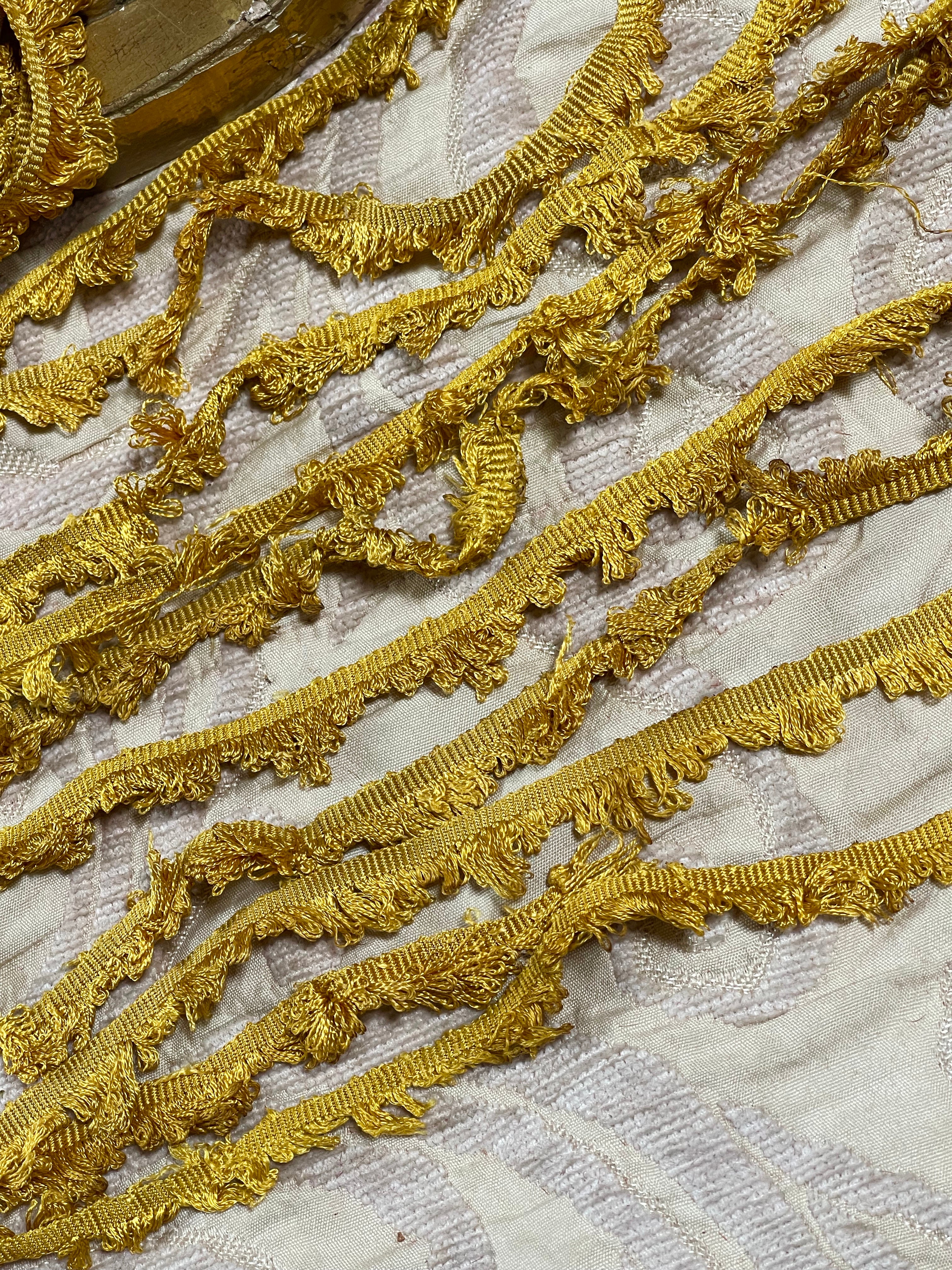 Antique Gold Silk Trimming       S4051